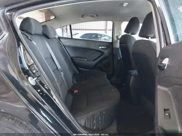 KNAFK4A60G5581458 2016 KIA FORTE - Image 8