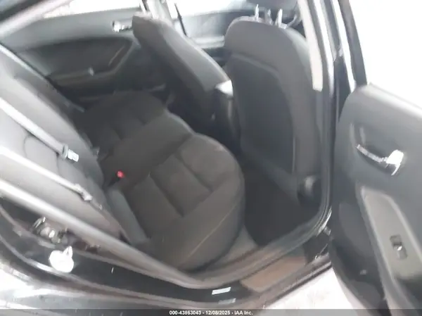 KNAFK4A60G5587504 2016 KIA FORTE - Image 8
