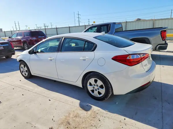 KNAFK4A60G5588961 2016 KIA FORTE - Image 2