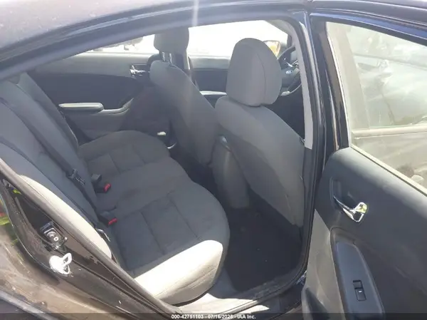 KNAFK4A60G5590385 2016 KIA FORTE - Image 8