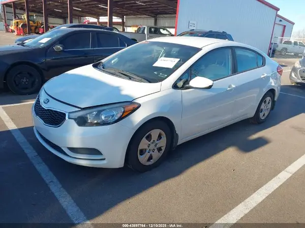KNAFK4A60G5591892 2016 KIA FORTE - Image 2