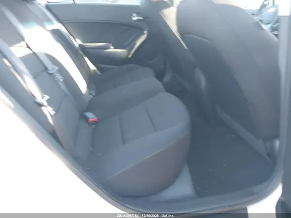 KNAFK4A60G5591892 2016 KIA FORTE - Image 8