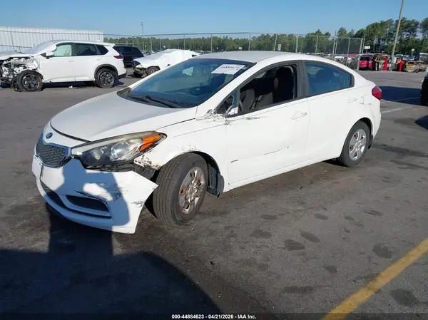KNAFK4A60G5593612 2016 KIA FORTE - Image 2