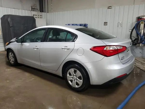 KNAFK4A60G5602678 2016 KIA FORTE - Image 2