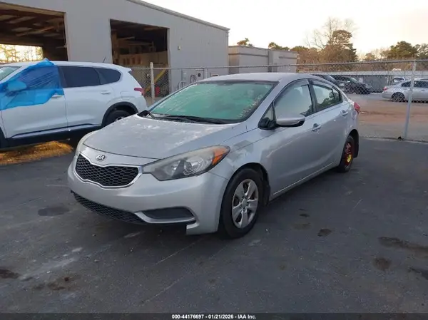 KNAFK4A60G5602793 2016 KIA FORTE - Image 2