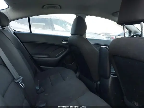 KNAFK4A60G5602793 2016 KIA FORTE - Image 8