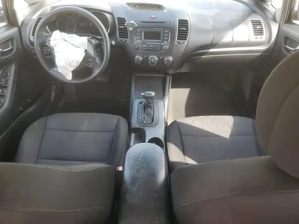 KNAFK4A60G5603586 2016 KIA FORTE - Image 8
