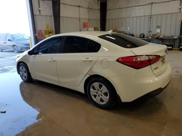 KNAFK4A60G5607198 2016 KIA FORTE - Image 2