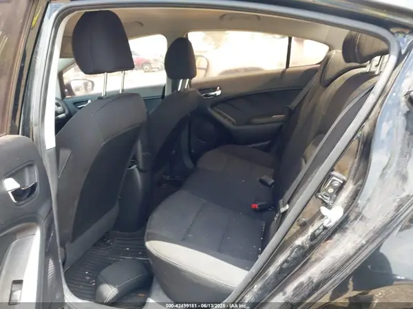 KNAFK4A60G5607251 2016 KIA FORTE - Image 8