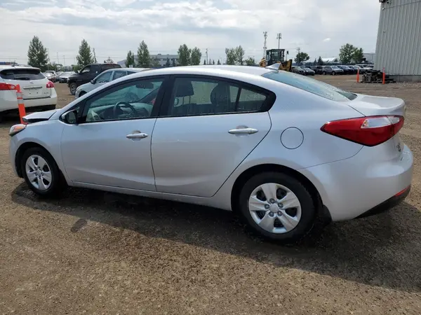KNAFK4A60G5607332 2016 KIA FORTE - Image 2