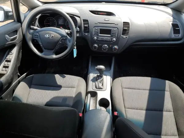 KNAFK4A60G5607332 2016 KIA FORTE - Image 8