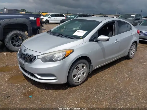 KNAFK4A60G5607976 2016 KIA FORTE - Image 2