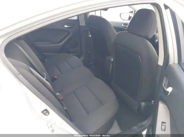 KNAFK4A60G5607976 2016 KIA FORTE - Image 8