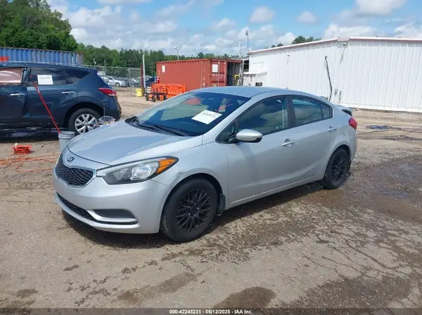KNAFK4A60G5609016 2016 KIA FORTE - Image 2