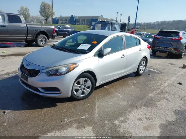 KNAFK4A60G5611770 2016 KIA FORTE - Image 2