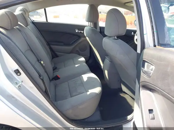 KNAFK4A60G5611770 2016 KIA FORTE - Image 8