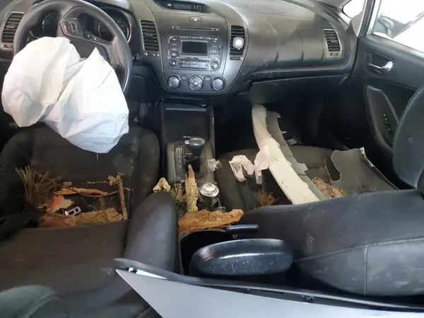 KNAFK4A60G5612739 2016 KIA FORTE - Image 8
