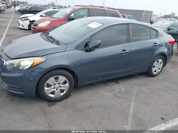 KNAFK4A60G5613910 2016 KIA FORTE - Image 2
