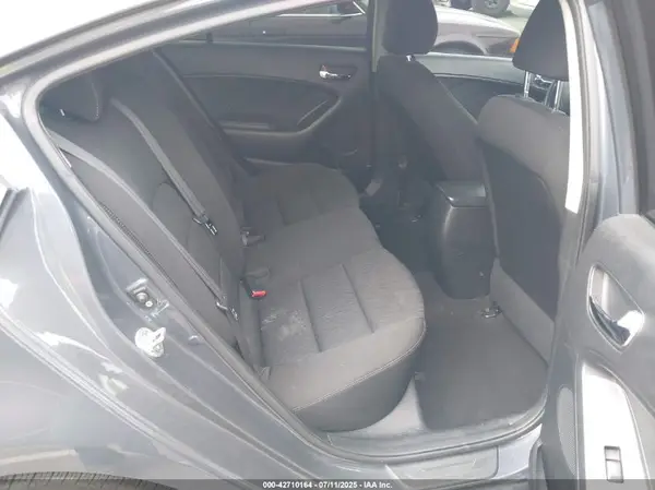 KNAFK4A60G5613910 2016 KIA FORTE - Image 8