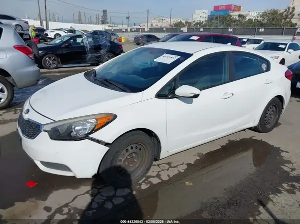 KNAFK4A60G5614927 2016 KIA FORTE - Image 2