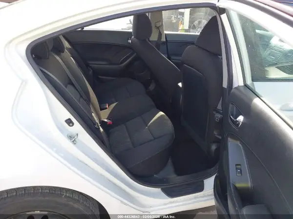 KNAFK4A60G5614927 2016 KIA FORTE - Image 8