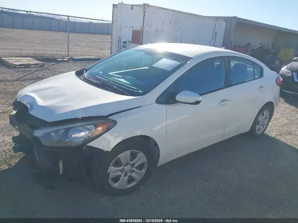 KNAFK4A60G5617357 2016 KIA FORTE - Image 2