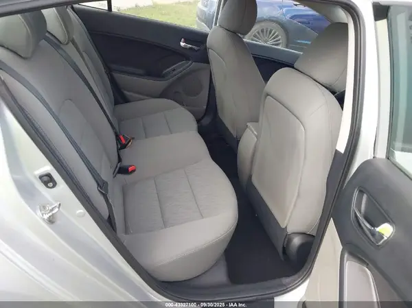 KNAFK4A61G5438776 2016 KIA FORTE - Image 8