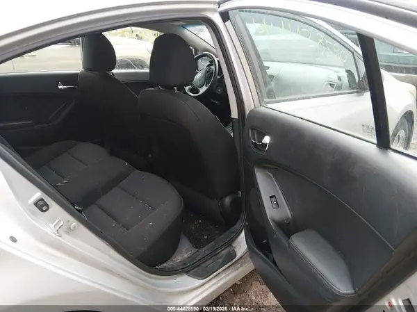 KNAFK4A61G5439393 2016 KIA FORTE - Image 8