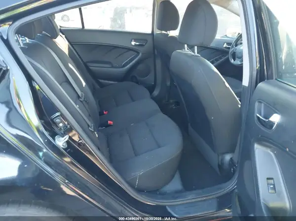 KNAFK4A61G5460535 2016 KIA FORTE - Image 8