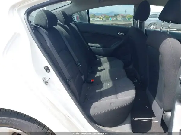 KNAFK4A61G5463113 2016 KIA FORTE - Image 8