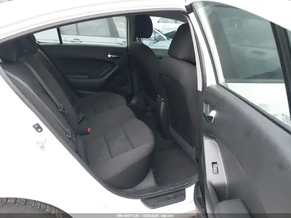 KNAFK4A61G5493454 2016 KIA FORTE - Image 8