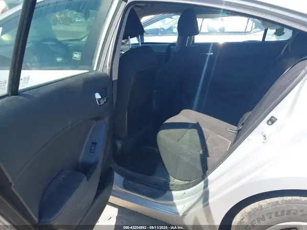 KNAFK4A61G5501410 2016 KIA FORTE - Image 8