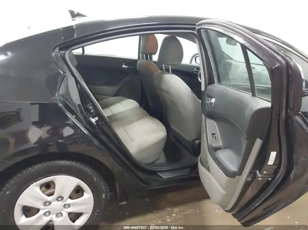 KNAFK4A61G5518031 2016 KIA FORTE - Image 8