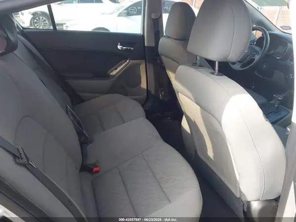 KNAFK4A61G5520247 2016 KIA FORTE - Image 8