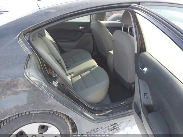 KNAFK4A61G5524928 2016 KIA FORTE - Image 8