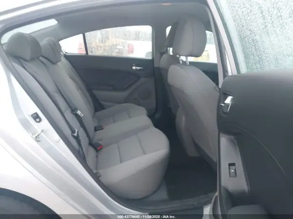 KNAFK4A61G5531393 2016 KIA FORTE - Image 8
