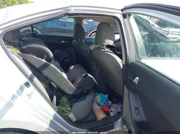 KNAFK4A61G5536450 2016 KIA FORTE - Image 8