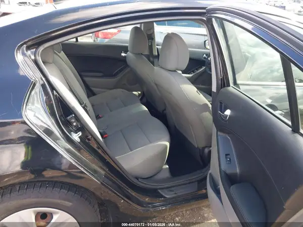 KNAFK4A61G5544130 2016 KIA FORTE - Image 8