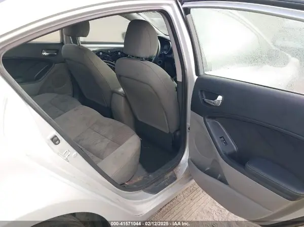 KNAFK4A61G5552177 2016 KIA FORTE - Image 8
