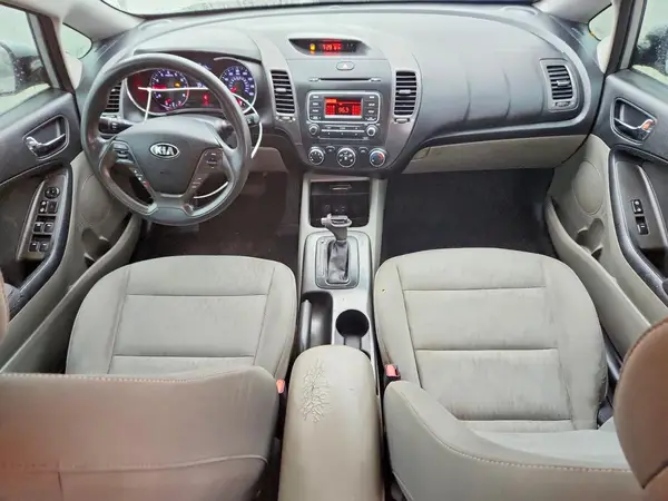 KNAFK4A61G5555094 2016 KIA FORTE - Image 8