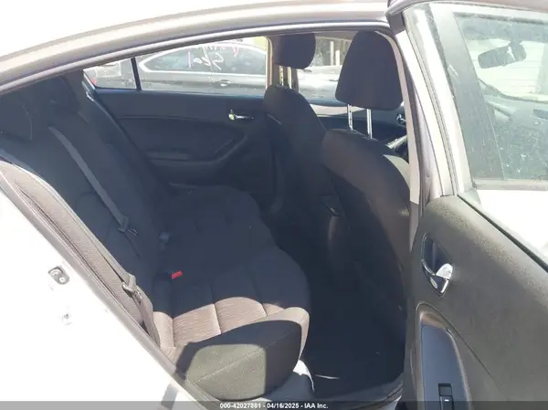 KNAFK4A61G5559064 2016 KIA FORTE - Image 8