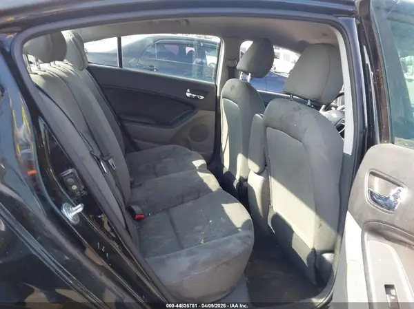 KNAFK4A61G5560635 2016 KIA FORTE - Image 8