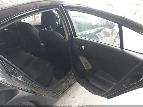 KNAFK4A61G5560702 2016 KIA FORTE - Image 8