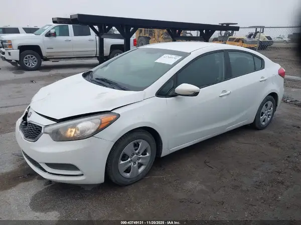 KNAFK4A61G5603483 2016 KIA FORTE - Image 2