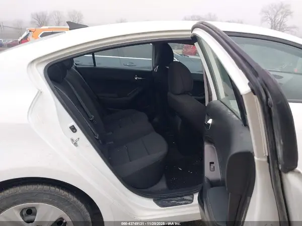 KNAFK4A61G5603483 2016 KIA FORTE - Image 8
