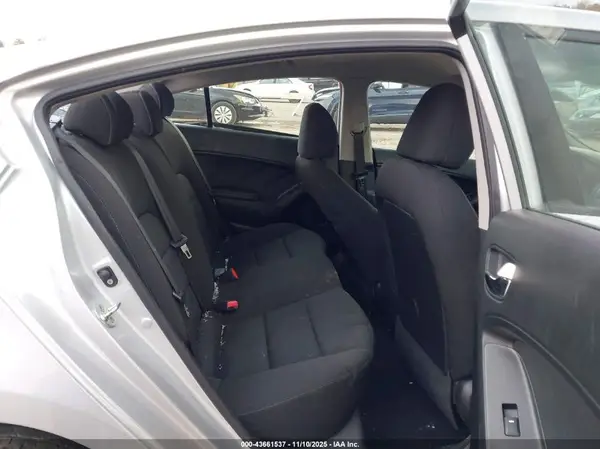 KNAFK4A61G5613527 2016 KIA FORTE - Image 8