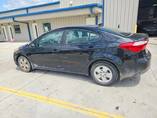 KNAFK4A61G5615083 2016 KIA FORTE - Image 2