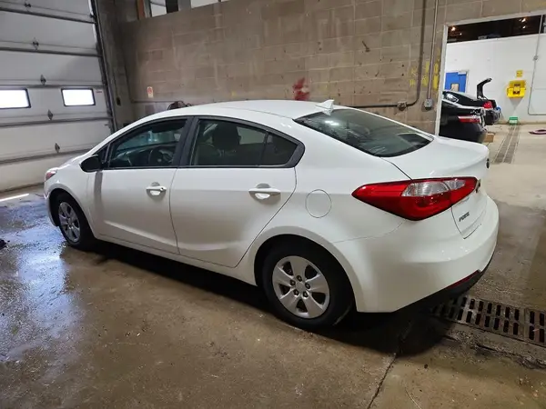 KNAFK4A61G5619389 2016 KIA FORTE - Image 2