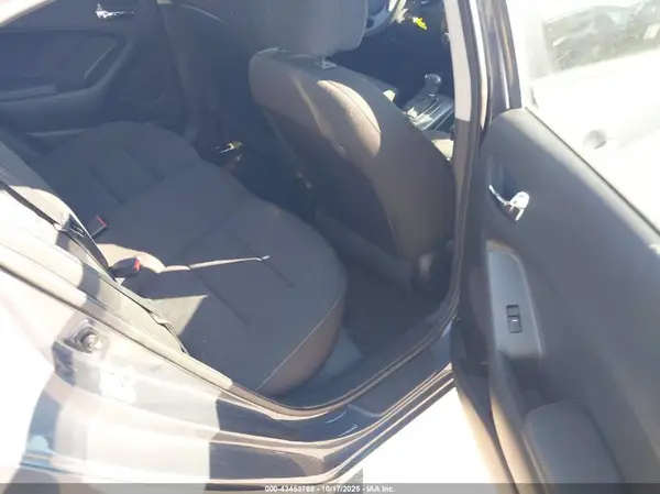 KNAFK4A62G5438222 2016 KIA FORTE - Image 8