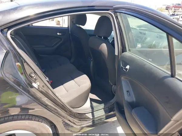 KNAFK4A62G5461421 2016 KIA FORTE - Image 8